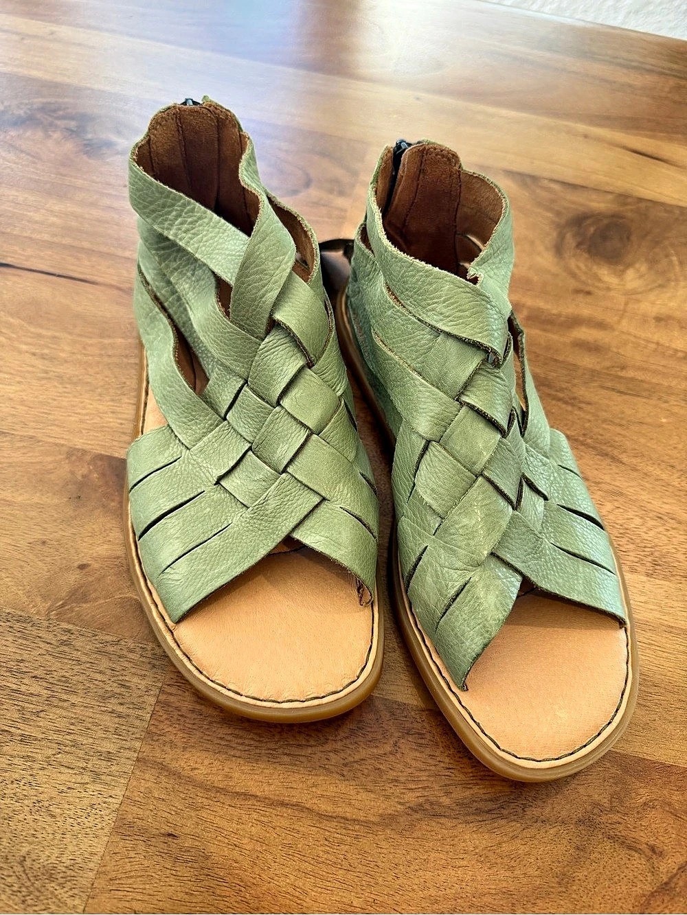 Born Iwa Woven Leather Sandals in Green US Women’s Size 7M NWT